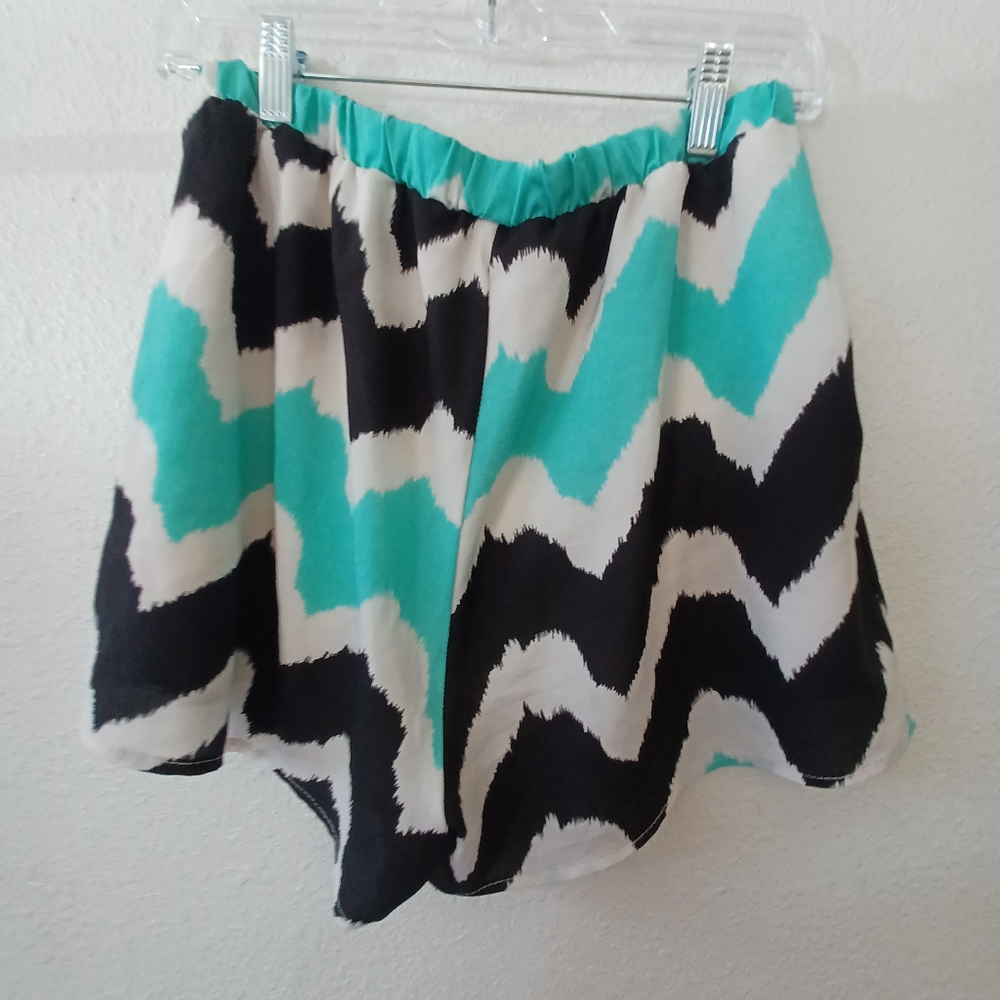 Hello Miss green black and white multi colored shorts dress skirt size 8